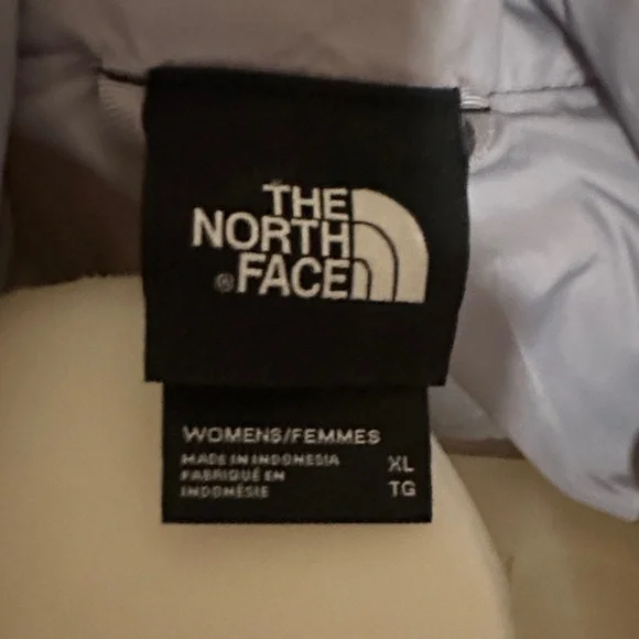 The North Face Women's Light Gray Puffer Jacket - Picture 2 of 5
